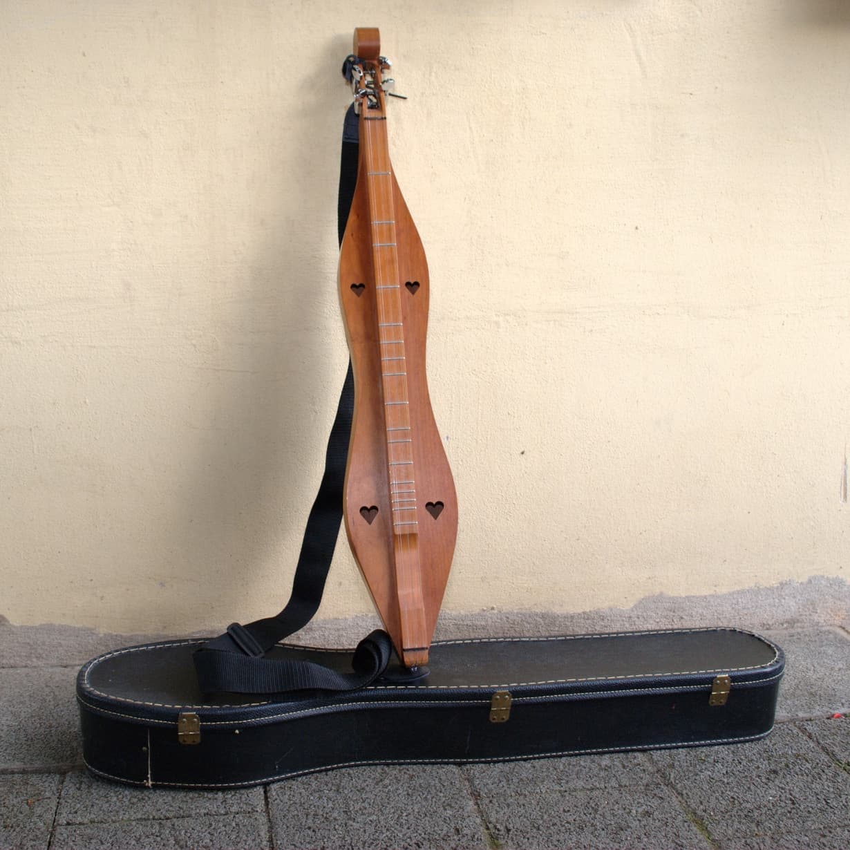 Dulcimer — archival photograph