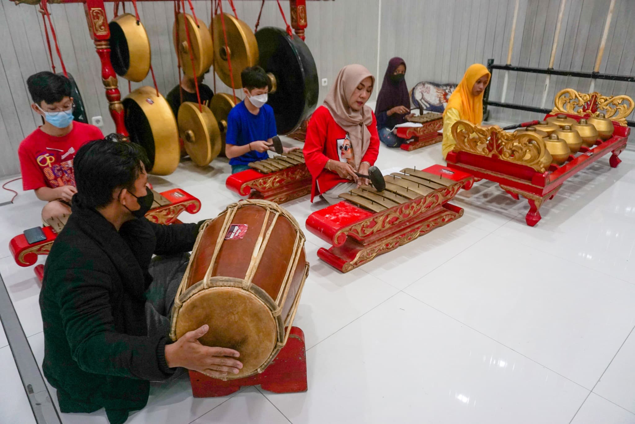 Gamelan Saron — archival photograph